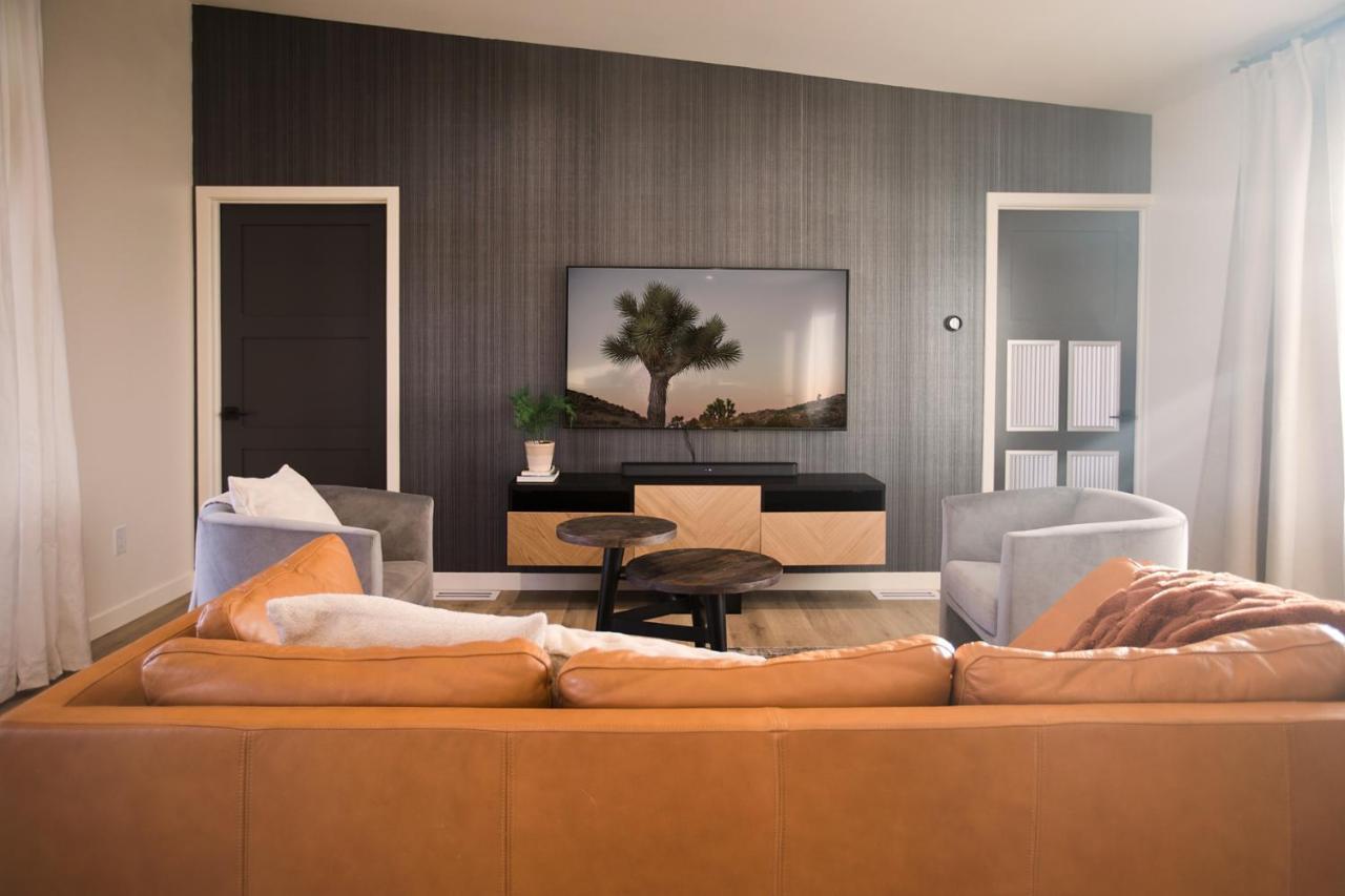 Modern Desert Dream - New Build Holiday home